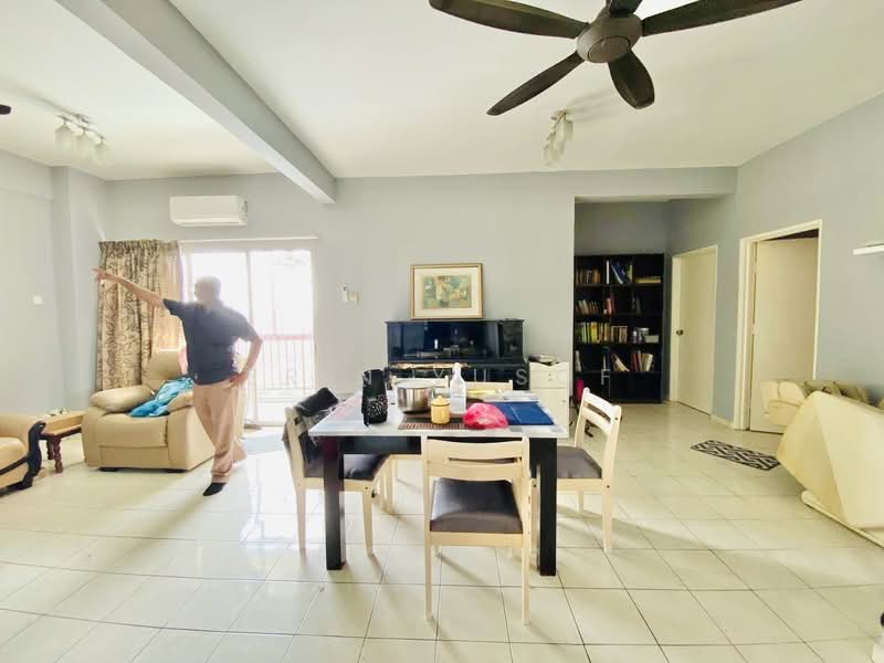 Pangsapuri untuk Dijual di Selesa I Resort Apartment (Pangsapuri Damai Mewah B) - Erin Yusof - Living Room - PropertyGuru.com.my