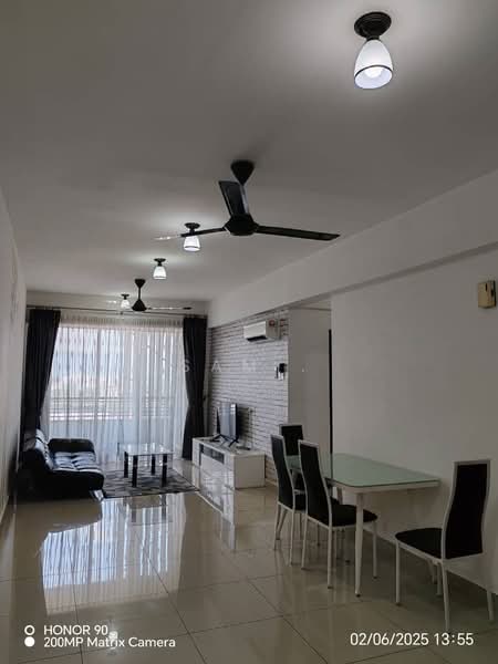 Kondominium untuk Dijual di The Majestic - Sam . - Living Room - PropertyGuru.com.my