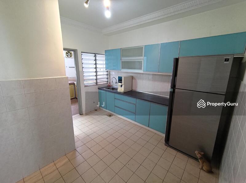 2-storey Terraced House for Sale in Kota Kemuning (Shah Alam) - JJ Wang - DRY KITCHEN - PropertyGuru.com.my