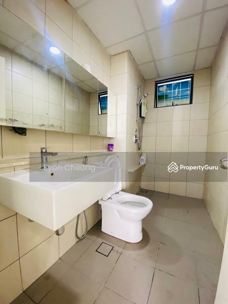 Untuk Dijual - The WaterEdge (Pinggiran Air)