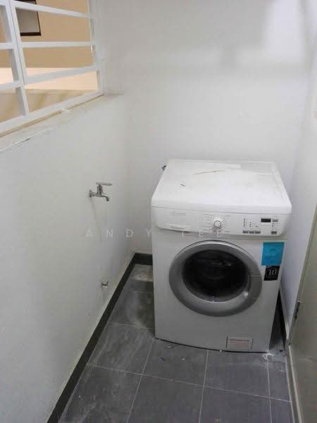 Kediaman Servis untuk Disewa di Alam Sanjung - Andy Tee - Washing Machine At Yard - PropertyGuru.com.my