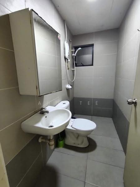 Kediaman Servis untuk Disewa di Alam Sanjung - Andy Tee - 2nd Bathroom - PropertyGuru.com.my