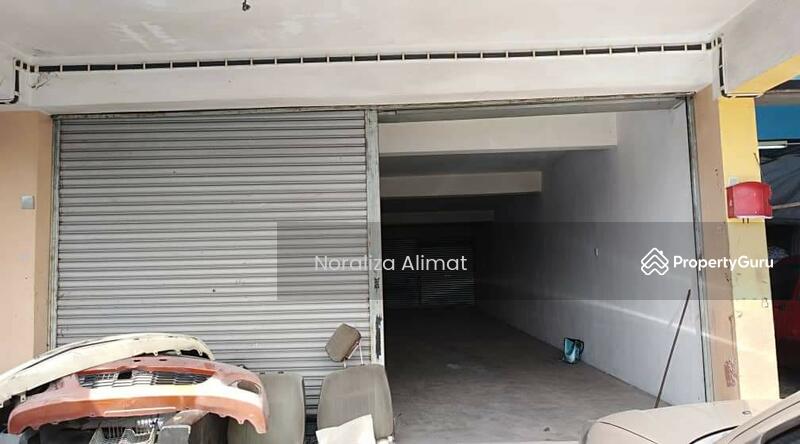 Larkin shoplot berhampiran Perpustakaan Sultan Ismail, Larkin 
