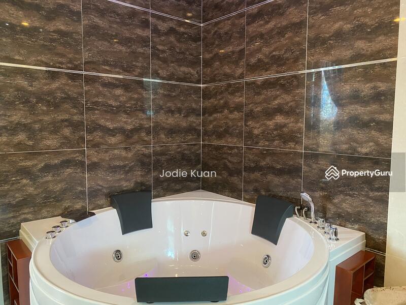 Third Floor - Master Bedroom ensuite bathroom with Jacuzzi 
