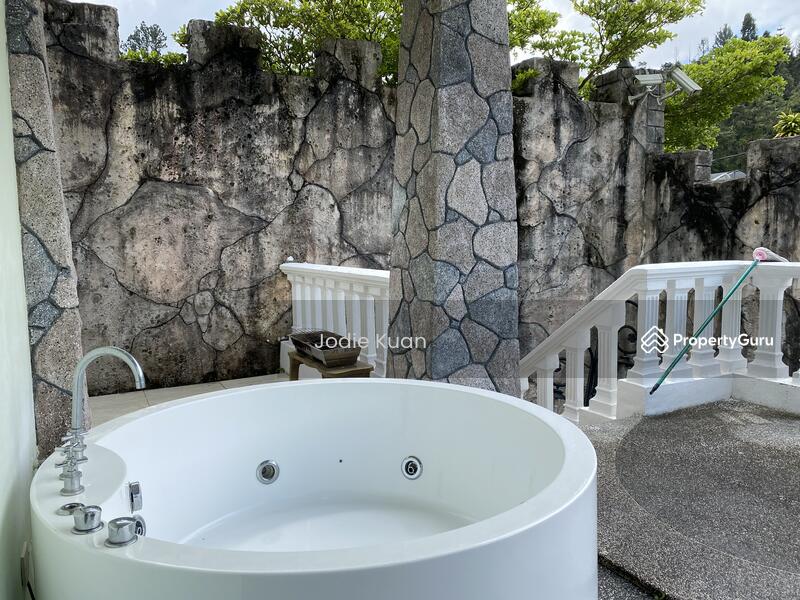 First Floor - Jacuzzi 