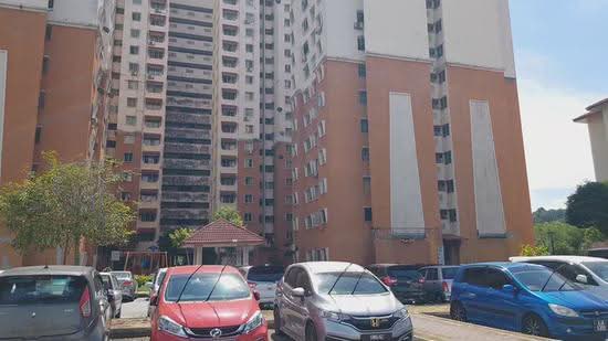 Flat for Rent at Pangsapuri Putra Damai - Salleh Hamdan - Parking Lot - PropertyGuru.com.my