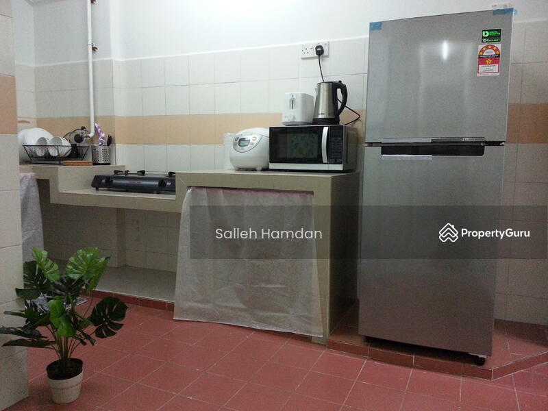 Flat for Rent at Putra Damai - Salleh Hamdan - Ruang Dapur - PropertyGuru.com.my