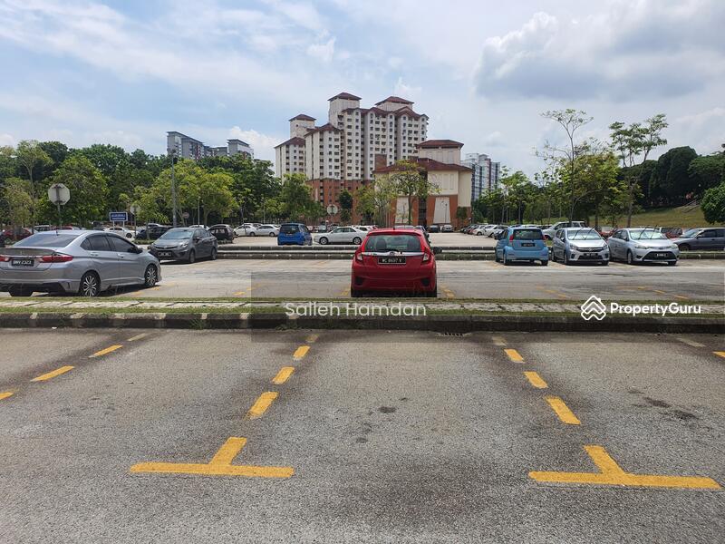 Parking kereta yg banyak