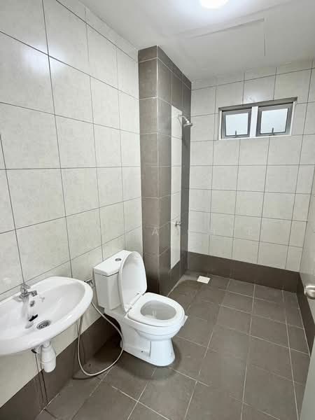 Rumah Berkembar untuk Disewa di Taman Molek (Johor Bahru) - Angela Chye - Bathroom - PropertyGuru.com.my