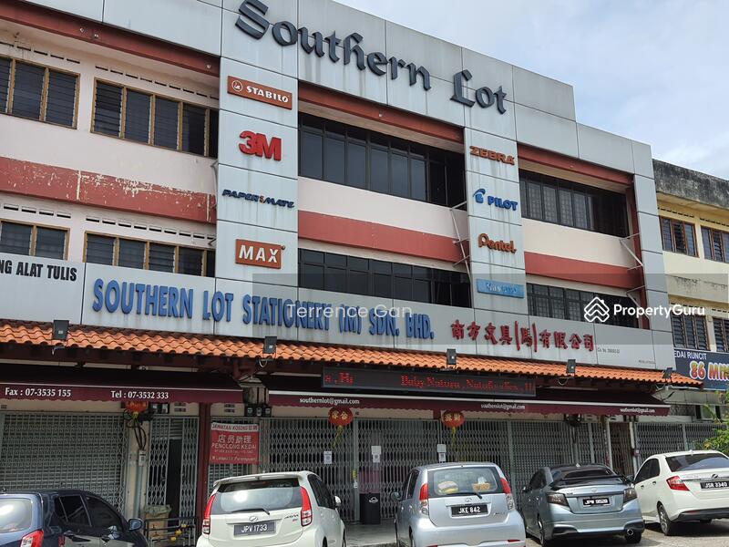 TAMAN JOHOR JAYA JLN ROSMERAH 2/11 NEAR BHP PETROL STATION HOTEL HOLMES 3 STOREY SHOP FOR SALE