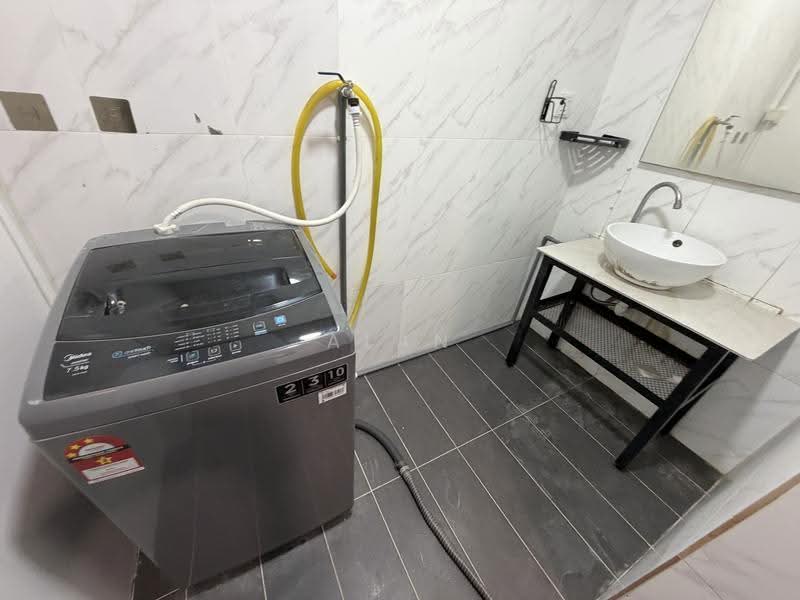 Service Residence for Rent at SOHO @ Empire City - Alan Chia - Bathroom - PropertyGuru.com.my
