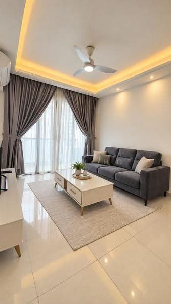 Kediaman Servis untuk Disewa di R&F Princess Cove Phase 1 - Owen Ho - Living Room - PropertyGuru.com.my