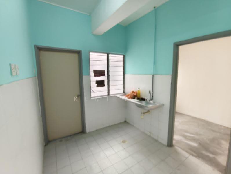 Apartment for Rent at Pinggiran Putra Apartment Equine Park - Kent Tan - Kitchen - PropertyGuru.com.my