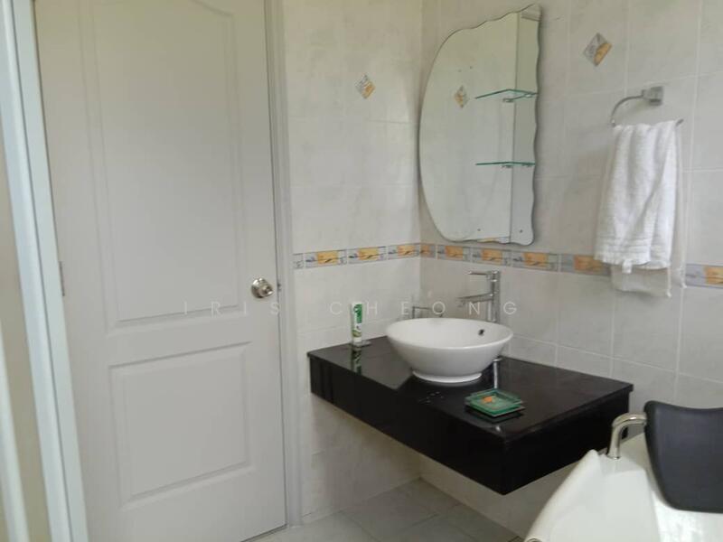 Link Bungalow for Sale in Sunway City Ipoh (Ulu Kinta) - Iris Cheong - Master bath - PropertyGuru.com.my
