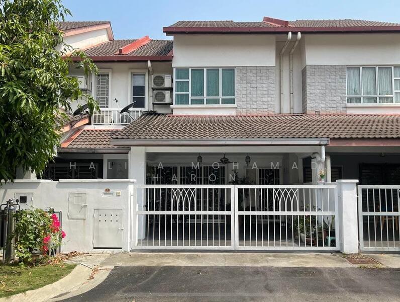 No Longer Available Bandar Nusaputra Puchong Selangor 4 Bedrooms 2500 Sqft Semi Detached Houses Cluster Houses For Sale By Haliza Mohamad Haron Rm 740 000 33312743