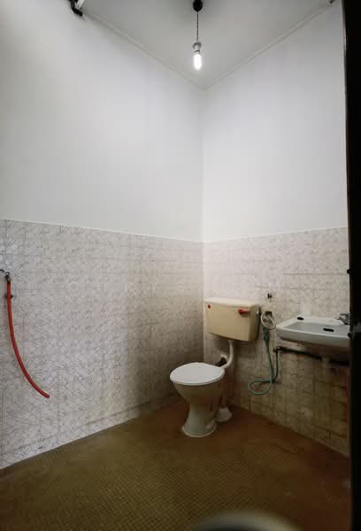 Rumah Teres 2 Tingkat untuk Disewa di Taman Maluri (Cheras) - Chrys Lim - Bathroom - PropertyGuru.com.my