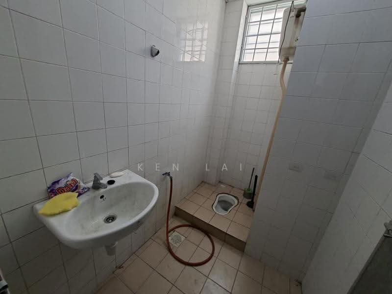 Shop for Rent in Seksyen U5 (Shah Alam) - Ken Lai - Bathroom - PropertyGuru.com.my