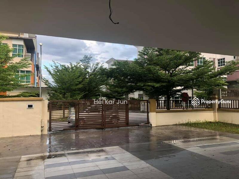 Lake Valley, Jalan Suarasa 8/3, Bandar Tun Hussein Onn, Cheras