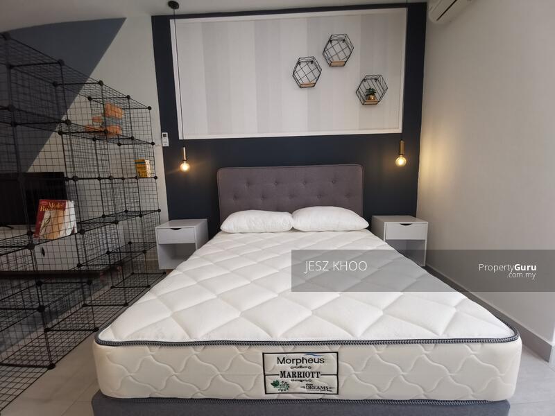 Bedroom with Queen Bed