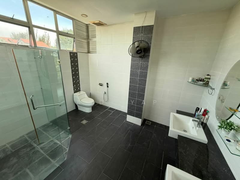 Rumah Banglo untuk Dijual di Kota Emerald (Rawang) - Andy Yap - Bathroom - PropertyGuru.com.my