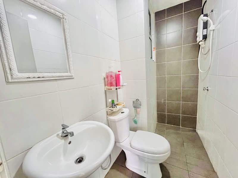 Service Residence for Sale at The Zizz @ Damansara North - Erin Yusof - Bathroom - PropertyGuru.com.my