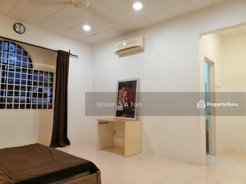 Air Con, ceiling fan & lights, ensuite bathroom