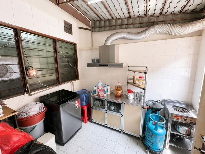 2-storey Terraced House for Sale in SS18 (Subang Jaya) - Cs Chua - Kitchen - PropertyGuru.com.my