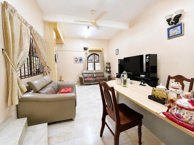 2-storey Terraced House for Sale in SS18 (Subang Jaya) - Cs Chua - Living Room - PropertyGuru.com.my