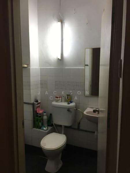 Rumah Teres untuk Disewa di Bandar Kinrara Seksyen 1 (Bandar Kinrara) - Jackson Chua - Bathroom - PropertyGuru.com.my