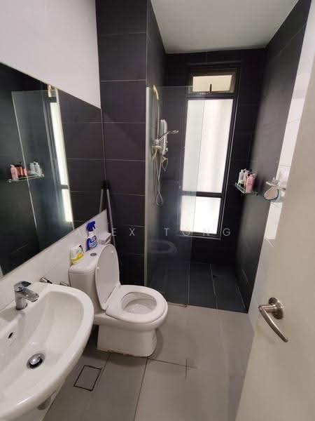 Kediaman Servis untuk Dijual di Paramount Utropolis - Alex Tong - Bathroom - PropertyGuru.com.my