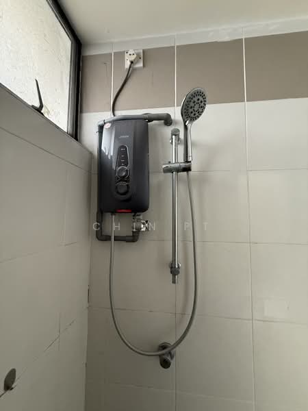 Pangsapuri untuk Disewa di Menara Rajawali - Chin PT - Bathroom - PropertyGuru.com.my