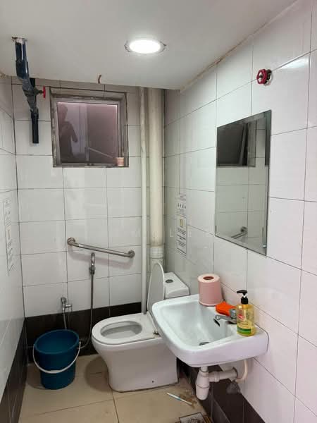 Shop / Office for Rent in Taman Subang Perdana (Sungai Buloh) - Jim Lee - Bathroom - PropertyGuru.com.my