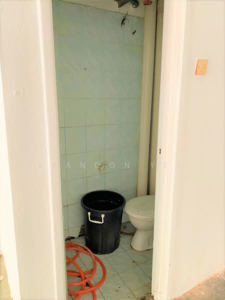 Shop for Sale in Bandar Putra Permai (Seri Kembangan) - Brandon Yee - Bathroom - PropertyGuru.com.my