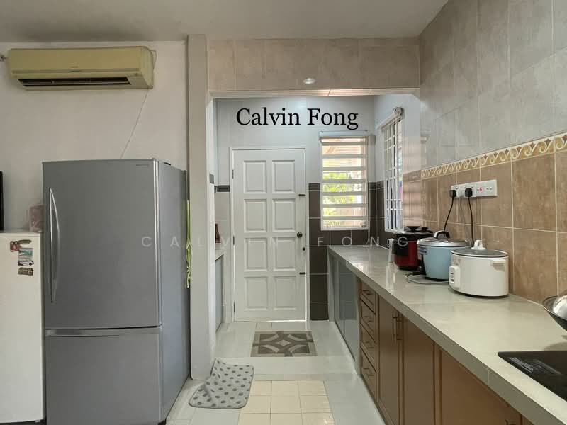 Kitchen towards side yard