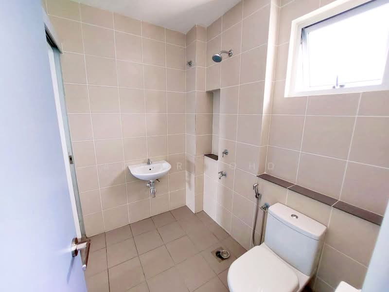 Rumah Teres 2 Tingkat untuk Dijual di Bandar Serenia (Dengkil) - Azhar Mohd - Bathroom - PropertyGuru.com.my