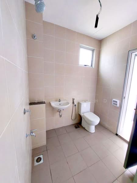 Rumah Teres 2 Tingkat untuk Dijual di Bandar Serenia (Dengkil) - Azhar Mohd - Bathroom - PropertyGuru.com.my