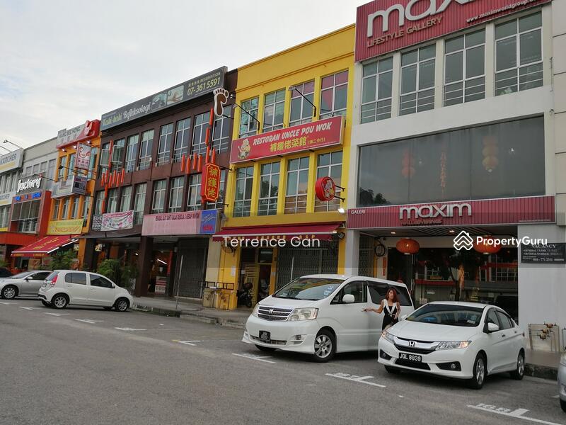 For Sale - MOUNT AUSTIN AUSTIN HEIGHTS 3 STOREY SHOP FACING MAIN ROAD NEAR MARRYBROWN JLN MUTIARA EMAS 10/19
