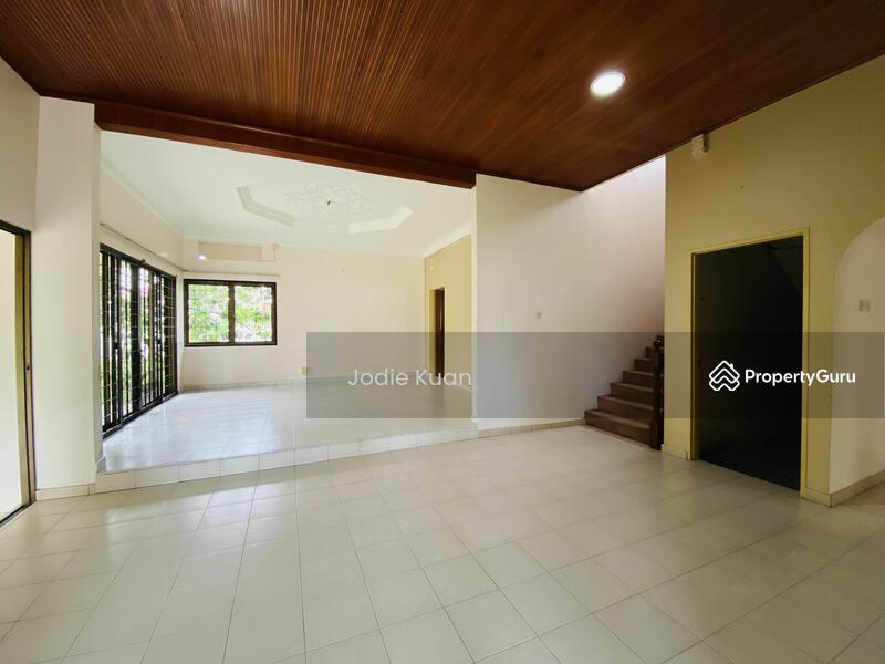 Bungalow House untuk Dijual di Taman Chateau (Ipoh) - Jodie Kuan - Entrance Hall & Dining Area - PropertyGuru.com.my