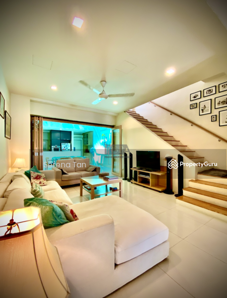 Untuk Dijual - Townhouse on College Square (Medan Maktab) in Pulau Tikus.