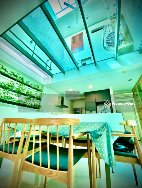 Untuk Dijual - Townhouse on College Square (Medan Maktab) in Pulau Tikus.