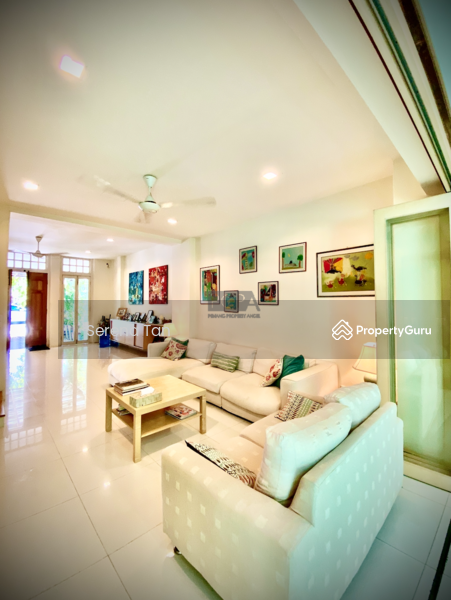 Untuk Dijual - Townhouse on College Square (Medan Maktab) in Pulau Tikus.