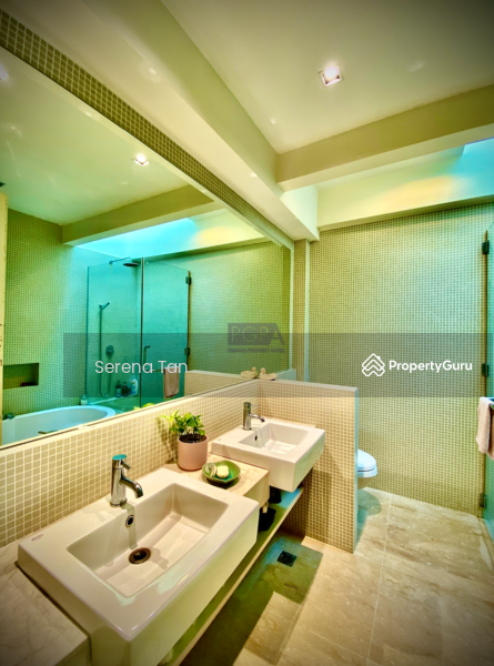 Untuk Dijual - Townhouse on College Square (Medan Maktab) in Pulau Tikus.