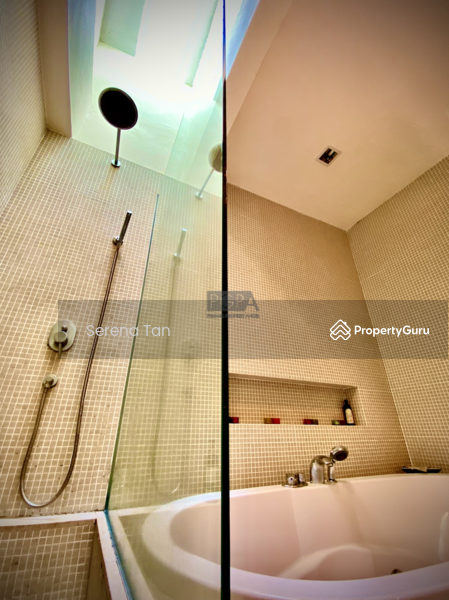 Untuk Dijual - Townhouse on College Square (Medan Maktab) in Pulau Tikus.