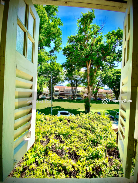 Untuk Dijual - Townhouse on College Square (Medan Maktab) in Pulau Tikus.