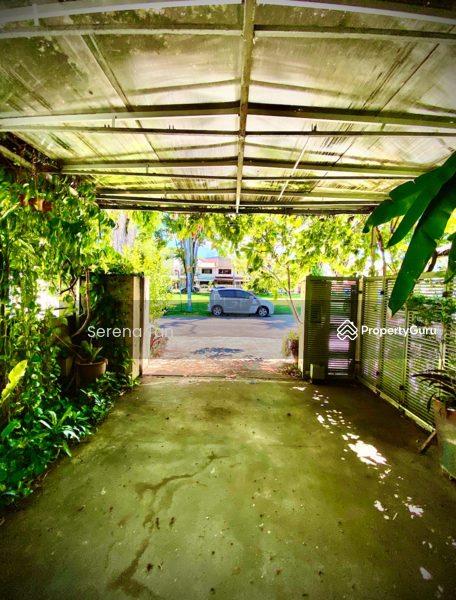 Untuk Dijual - Townhouse on College Square (Medan Maktab) in Pulau Tikus.