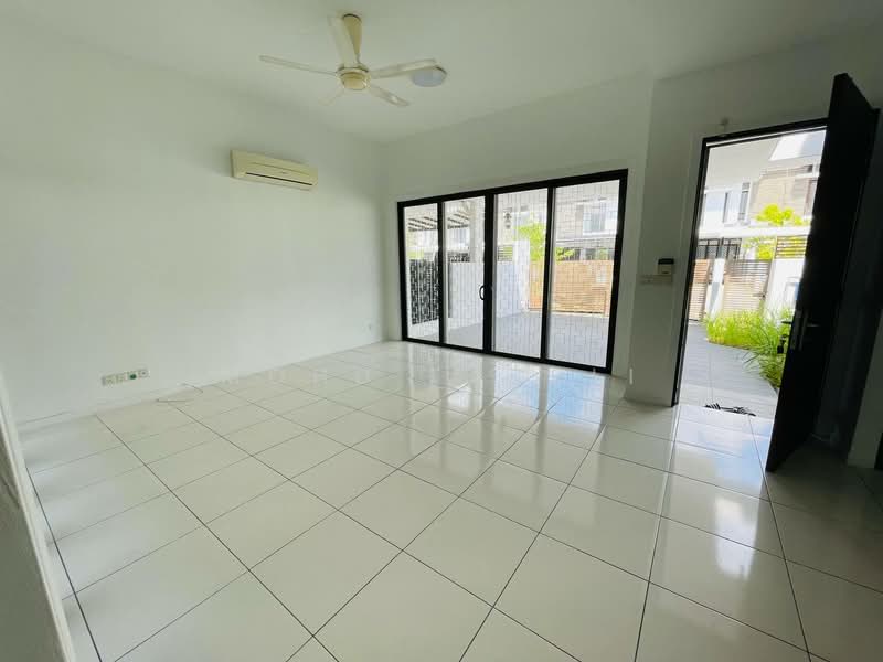 Rumah Teres 2 Tingkat untuk Dijual di Denai Alam (Shah Alam) - Mohd Fadzli - Living Room - PropertyGuru.com.my