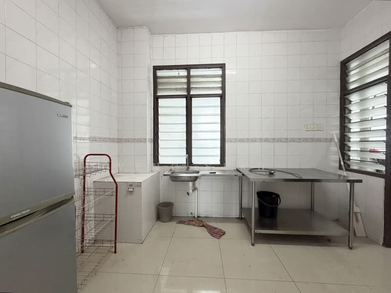 Pangsapuri untuk Disewa di Desa Universiti - Weng Sern - Kitchen - PropertyGuru.com.my