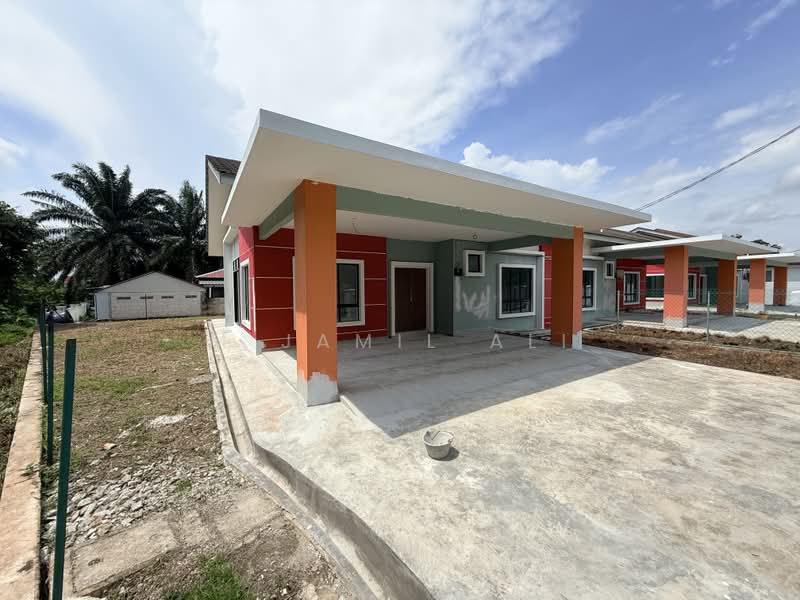 Rumah Berkembar untuk Dijual di Bandar Muar (Muar) - M Jamil Ali - Exterior - PropertyGuru.com.my