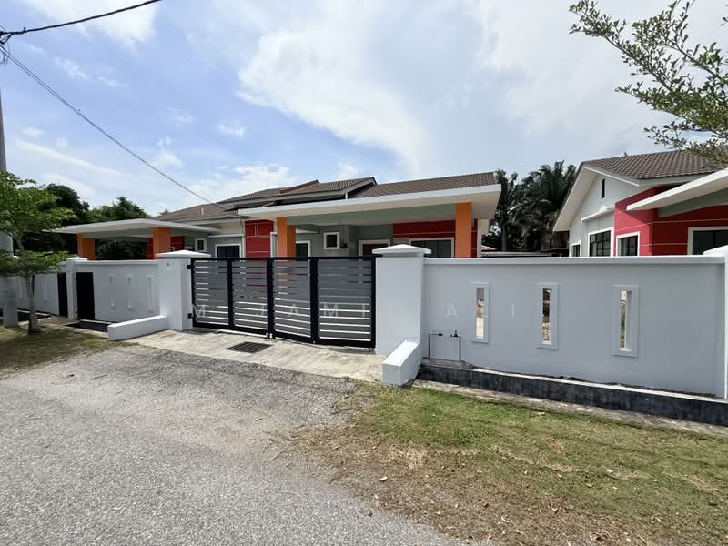 Rumah Berkembar untuk Dijual di Bandar Muar (Muar) - M Jamil Ali - Exterior - PropertyGuru.com.my