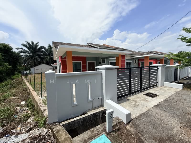 Rumah Berkembar untuk Dijual di Bandar Muar (Muar) - M Jamil Ali - Exterior - PropertyGuru.com.my